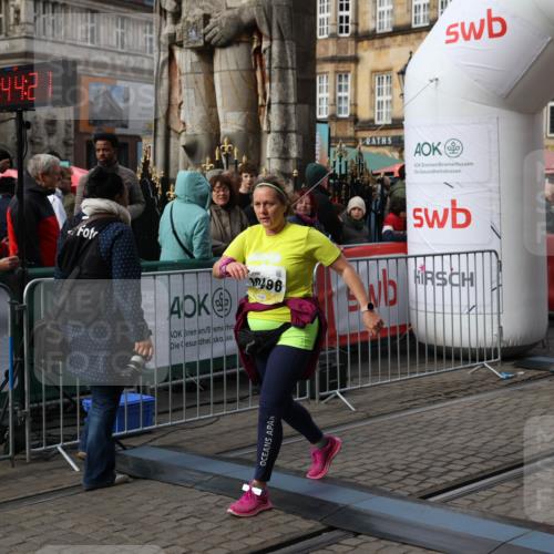 05.10.2025 - 20. swb-Marathon Bremen Yannick Fuchs http://msf.ph/oto/9254570 05.10.2025 11:15:10 Ziel 10496, 10647, 11107, 11345, 11607 meine-sportfotos.de