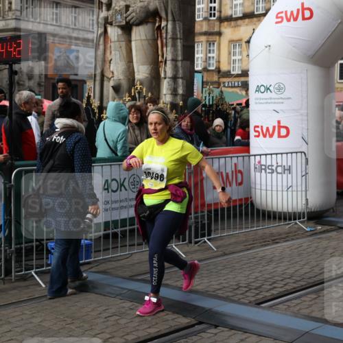 05.10.2025 - 20. swb-Marathon Bremen Yannick Fuchs http://msf.ph/oto/9254585 05.10.2025 11:15:10 Ziel 10496, 10647, 11107, 11345, 11607 meine-sportfotos.de