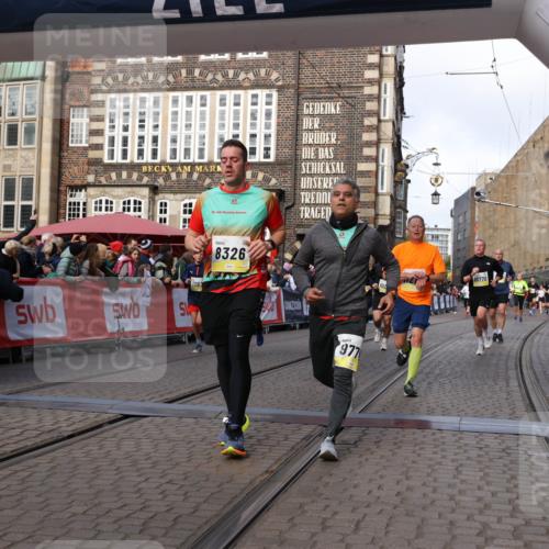 05.10.2025 - 20. swb-Marathon Bremen Yannick Fuchs http://msf.ph/oto/9254588 05.10.2025 10:54:55 Ziel 8326, 9282, 9295, 9436, 9560, 9591, 9754, 9776, 10007, 10024, 10232, 10233, 10487, 10770, 11163, 11276 meine-sportfotos.de