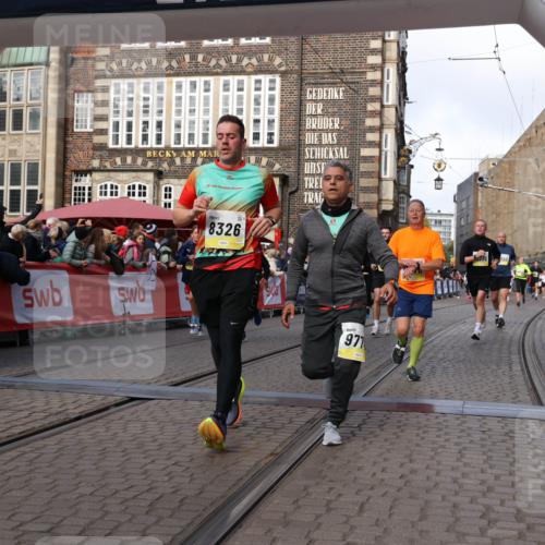 05.10.2025 - 20. swb-Marathon Bremen Yannick Fuchs http://msf.ph/oto/9254610 05.10.2025 10:54:55 Ziel 8326, 9282, 9295, 9436, 9560, 9591, 9754, 9776, 10007, 10024, 10232, 10233, 10487, 10770, 11163, 11276 meine-sportfotos.de
