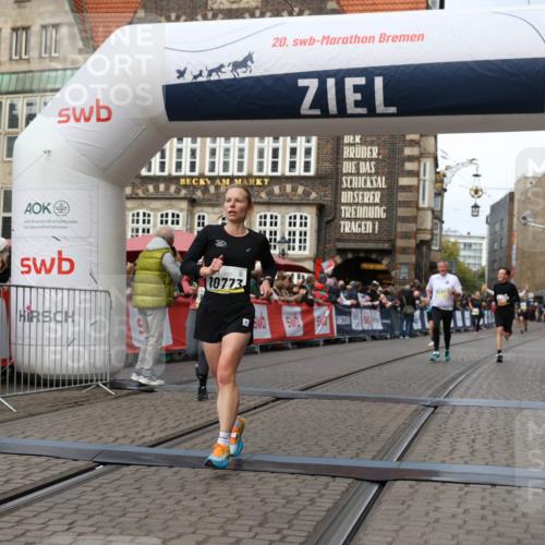05.10.2025 - 20. swb-Marathon Bremen Yannick Fuchs http://msf.ph/oto/9254612 05.10.2025 10:46:03 Ziel 9285, 9397, 9876, 10090, 10773, 11617 meine-sportfotos.de