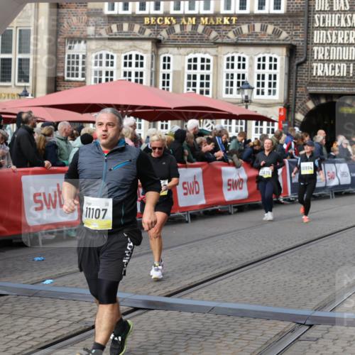 05.10.2025 - 20. swb-Marathon Bremen Yannick Fuchs http://msf.ph/oto/9254615 05.10.2025 11:15:13 Ziel 10496, 10647, 10984, 11107, 11635 meine-sportfotos.de