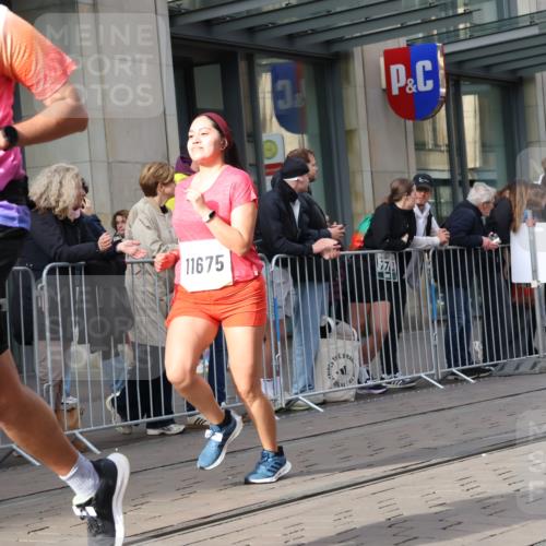 05.10.2025 - 20. swb-Marathon Bremen Strokosch-Dieckow http://msf.ph/oto/9254620 05.10.2025 10:56:36 Ziel 5172, 9188, 9231, 9266, 9314, 9451, 9669, 9797, 9937, 10059, 10069, 10105, 10145, 10397, 10845, 10867, 10924, 11168, 11274, 11426, 11435, 11566, 11675, 11734, 5172, 9188, 9231, 9266, 9314, 9451, 9669, 9797, 9937, 10059, 10069, 10105, 10145, 10397, 10845, 10867, 10924, 11168, 11274, 11426, 11435, 11566, 11675, 11734 meine-sportfotos.de