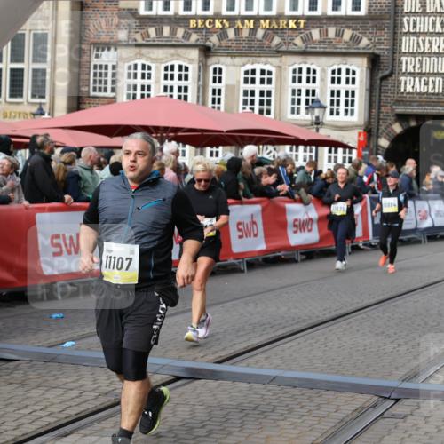 05.10.2025 - 20. swb-Marathon Bremen Yannick Fuchs http://msf.ph/oto/9254629 05.10.2025 11:15:13 Ziel 10496, 10647, 10984, 11107, 11635 meine-sportfotos.de