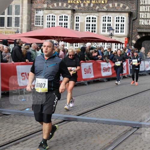 05.10.2025 - 20. swb-Marathon Bremen Yannick Fuchs http://msf.ph/oto/9254637 05.10.2025 11:15:13 Ziel 10496, 10647, 10984, 11107, 11635 meine-sportfotos.de