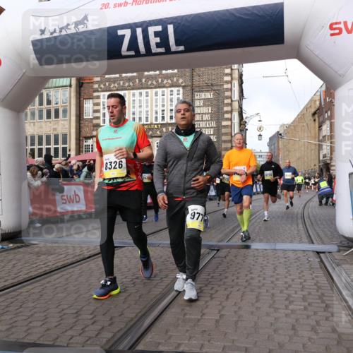 05.10.2025 - 20. swb-Marathon Bremen Yannick Fuchs http://msf.ph/oto/9254641 05.10.2025 10:54:55 Ziel 8326, 9282, 9295, 9436, 9560, 9591, 9754, 9776, 10007, 10024, 10232, 10233, 10487, 10770, 11163, 11276 meine-sportfotos.de