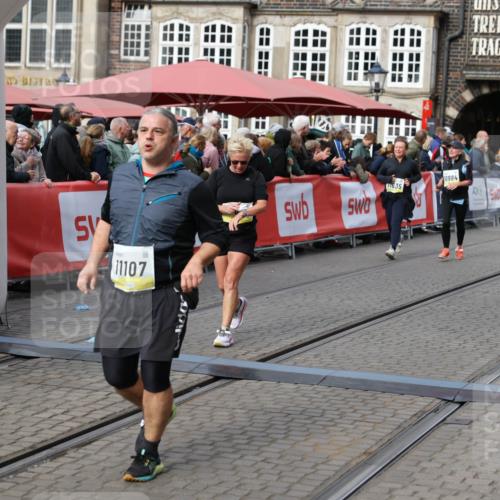 05.10.2025 - 20. swb-Marathon Bremen Yannick Fuchs http://msf.ph/oto/9254650 05.10.2025 11:15:13 Ziel 10496, 10647, 10984, 11107, 11635 meine-sportfotos.de