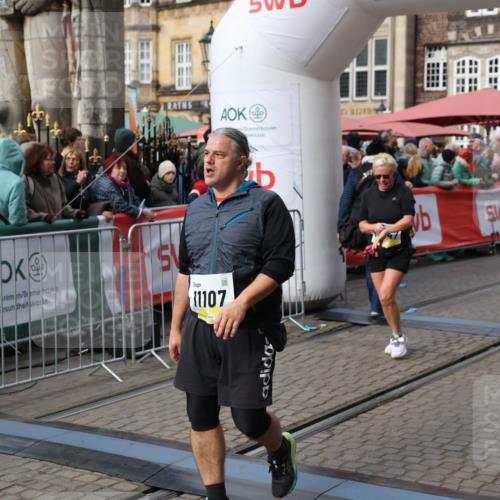 05.10.2025 - 20. swb-Marathon Bremen Yannick Fuchs http://msf.ph/oto/9254660 05.10.2025 11:15:14 Ziel 10496, 10647, 10984, 11107, 11635 meine-sportfotos.de
