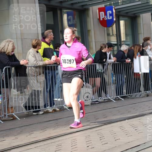 05.10.2025 - 20. swb-Marathon Bremen Strokosch-Dieckow http://msf.ph/oto/9254673 05.10.2025 10:56:38 Ziel 5172, 9188, 9231, 9314, 9451, 9577, 9669, 9797, 9937, 10069, 10105, 10145, 10397, 10545, 10845, 10867, 10924, 11138, 11168, 11202, 11274, 11426, 11435, 11566, 11675, 11734, 5172, 9188, 9231, 9314, 9451, 9577, 9669, 9797, 9937, 10069, 10105, 10145, 10397, 10545, 10845, 10867, 10924, 11138, 11168, 11202, 11274, 11426, 11435, 11566, 11675, 11734 meine-sportfotos.de