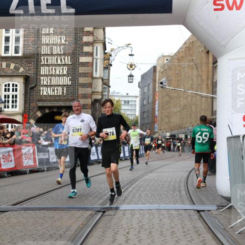 05.10.2025 - 20. swb-Marathon Bremen Yannick Fuchs http://msf.ph/oto/9254674 05.10.2025 10:46:05 Ziel 9285, 9397, 9876, 10090, 10773, 11617 meine-sportfotos.de