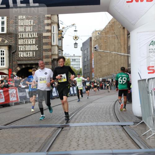 05.10.2025 - 20. swb-Marathon Bremen Yannick Fuchs http://msf.ph/oto/9254685 05.10.2025 10:46:05 Ziel 9285, 9397, 9876, 10090, 10773, 11617 meine-sportfotos.de