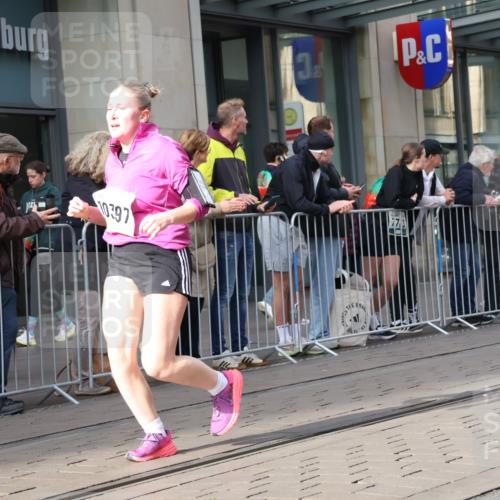 05.10.2025 - 20. swb-Marathon Bremen Strokosch-Dieckow http://msf.ph/oto/9254689 05.10.2025 10:56:38 Ziel 5172, 9188, 9231, 9314, 9451, 9577, 9669, 9797, 9937, 10069, 10105, 10145, 10397, 10545, 10845, 10867, 10924, 11138, 11168, 11202, 11274, 11426, 11435, 11566, 11675, 11734, 5172, 9188, 9231, 9314, 9451, 9577, 9669, 9797, 9937, 10069, 10105, 10145, 10397, 10545, 10845, 10867, 10924, 11138, 11168, 11202, 11274, 11426, 11435, 11566, 11675, 11734 meine-sportfotos.de