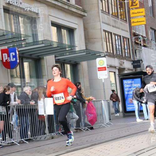 05.10.2025 - 20. swb-Marathon Bremen Strokosch-Dieckow http://msf.ph/oto/9254699 05.10.2025 10:56:40 Ziel 5172, 9188, 9231, 9314, 9451, 9577, 9669, 9797, 9937, 10069, 10105, 10145, 10397, 10545, 10845, 10867, 10917, 10924, 11138, 11168, 11202, 11274, 11434, 11435, 11566, 11675, 11686, 5172, 9188, 9231, 9314, 9451, 9577, 9669, 9797, 9937, 10069, 10105, 10145, 10397, 10545, 10845, 10867, 10917, 10924, 11138, 11168, 11202, 11274, 11434, 11435, 11566, 11675, 11686 meine-sportfotos.de