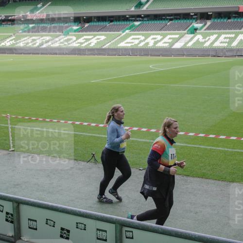 05.10.2025 - 20. swb-Marathon Bremen Michael Burmester http://msf.ph/oto/9254700 05.10.2025 10:42:58 Laufen im Stadion 8225, 9185, 9212, 9276, 9288, 9410, 9476, 9481, 9493, 9526, 9557, 9664, 9675, 9680, 9726, 9731, 9732, 9734, 9736, 9760, 9784, 9806, 9822, 9823, 9826, 9848, 9861, 9867, 9912, 9945, 9972, 9999, 10074, 10146, 10245, 10315, 10316, 10365, 10366, 10396, 10412, 10415, 10417, 10433, 10463, 10596, 10684, 10849, 10860, 10861, 10962, 10969, 11030, 11073, 11083, 11112, 11126, 11142, 11157, 11161, 11170, 11172, 11215, 11240, 11242, 11285, 11404, 11536, 9519, 9648 meine-sportfotos.de