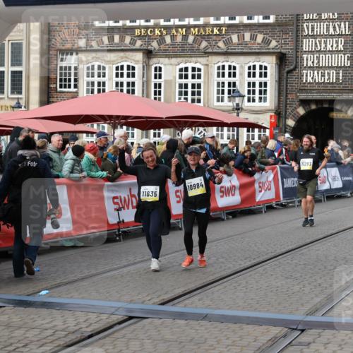 05.10.2025 - 20. swb-Marathon Bremen Yannick Fuchs http://msf.ph/oto/9254726 05.10.2025 11:15:15 Ziel 10496, 10647, 10984, 11107, 11635 meine-sportfotos.de