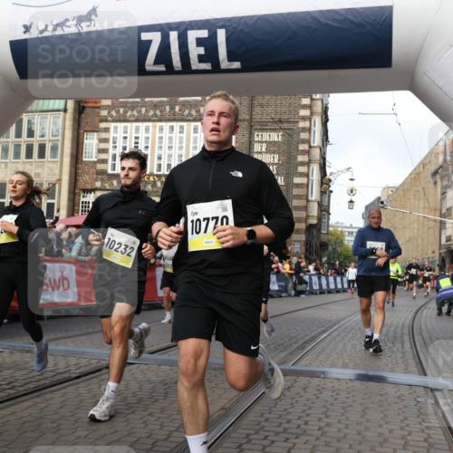 05.10.2025 - 20. swb-Marathon Bremen Yannick Fuchs http://msf.ph/oto/9254730 05.10.2025 10:54:58 Ziel 8326, 9282, 9295, 9436, 9560, 9591, 9754, 9776, 10024, 10232, 10233, 10487, 10609, 10770, 11163, 11276, 11373 meine-sportfotos.de