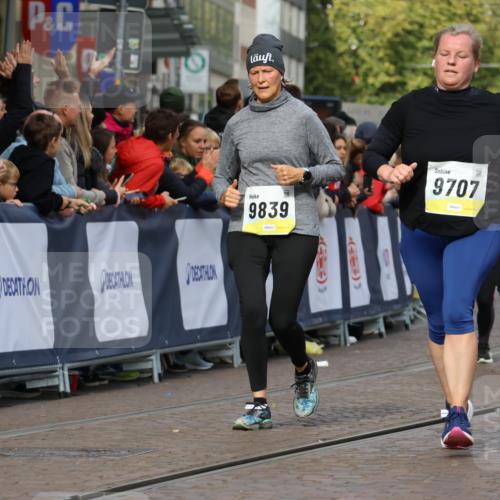 05.10.2025 - 20. swb-Marathon Bremen Strokosch-Dieckow http://msf.ph/oto/9254734 05.10.2025 11:02:25 Ziel 9468, 9647, 9707, 9802, 9839, 10093, 10194, 10615, 10982, 10983, 11110, 11386, 11537, 11538, 11711 meine-sportfotos.de
