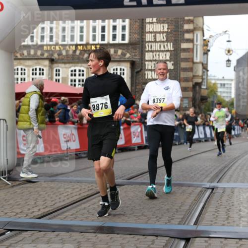 05.10.2025 - 20. swb-Marathon Bremen Yannick Fuchs http://msf.ph/oto/9254736 05.10.2025 10:46:06 Ziel 9285, 9397, 9500, 9876, 10090, 10773, 11513, 11617 meine-sportfotos.de
