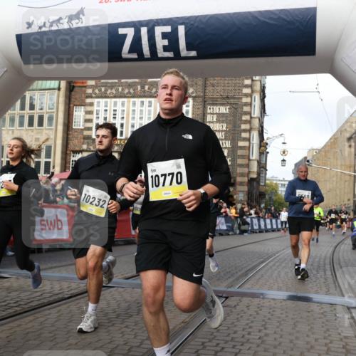 05.10.2025 - 20. swb-Marathon Bremen Yannick Fuchs http://msf.ph/oto/9254737 05.10.2025 10:54:58 Ziel 8326, 9282, 9295, 9436, 9560, 9591, 9754, 9776, 10024, 10232, 10233, 10487, 10609, 10770, 11163, 11276, 11373 meine-sportfotos.de