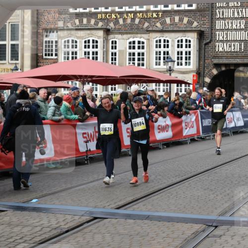 05.10.2025 - 20. swb-Marathon Bremen Yannick Fuchs http://msf.ph/oto/9254740 05.10.2025 11:15:15 Ziel 10496, 10647, 10984, 11107, 11635 meine-sportfotos.de