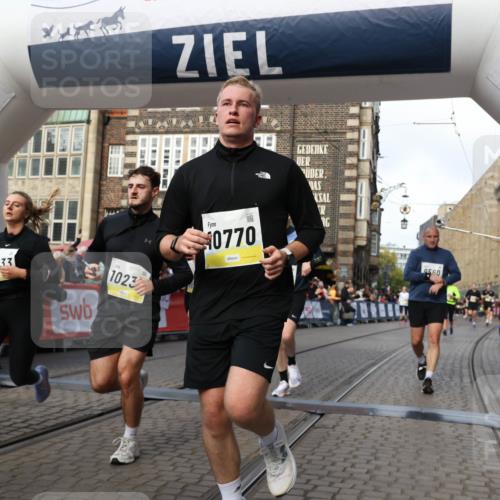 05.10.2025 - 20. swb-Marathon Bremen Yannick Fuchs http://msf.ph/oto/9254745 05.10.2025 10:54:58 Ziel 8326, 9282, 9295, 9436, 9560, 9591, 9754, 9776, 10024, 10232, 10233, 10487, 10609, 10770, 11163, 11276, 11373 meine-sportfotos.de
