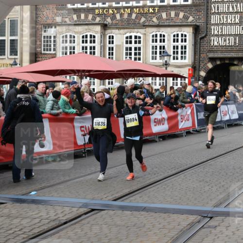 05.10.2025 - 20. swb-Marathon Bremen Yannick Fuchs http://msf.ph/oto/9254758 05.10.2025 11:15:16 Ziel 10647, 10984, 11107, 11293, 11635 meine-sportfotos.de