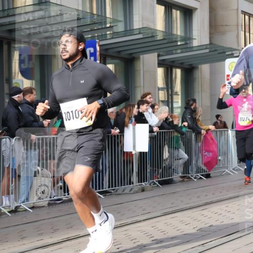 05.10.2025 - 20. swb-Marathon Bremen Strokosch-Dieckow http://msf.ph/oto/9254763 05.10.2025 10:56:43 Ziel 5172, 9231, 9314, 9451, 9489, 9577, 9669, 9797, 9937, 10069, 10105, 10293, 10397, 10545, 10867, 10917, 10924, 11138, 11168, 11202, 11274, 11434, 11435, 11566, 11596, 11686, 5172, 9231, 9314, 9451, 9489, 9577, 9669, 9797, 9937, 10069, 10105, 10293, 10397, 10545, 10867, 10917, 10924, 11138, 11168, 11202, 11274, 11434, 11435, 11566, 11596, 11686 meine-sportfotos.de