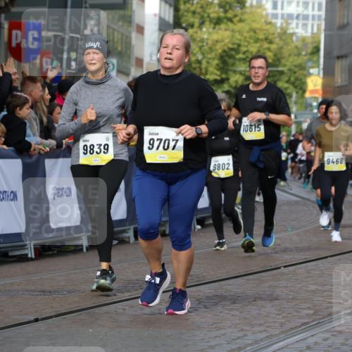 05.10.2025 - 20. swb-Marathon Bremen Strokosch-Dieckow http://msf.ph/oto/9254769 05.10.2025 11:02:26 Ziel 9468, 9647, 9707, 9802, 9839, 10033, 10093, 10194, 10615, 10982, 10983, 11110, 11537, 11538, 11711 meine-sportfotos.de