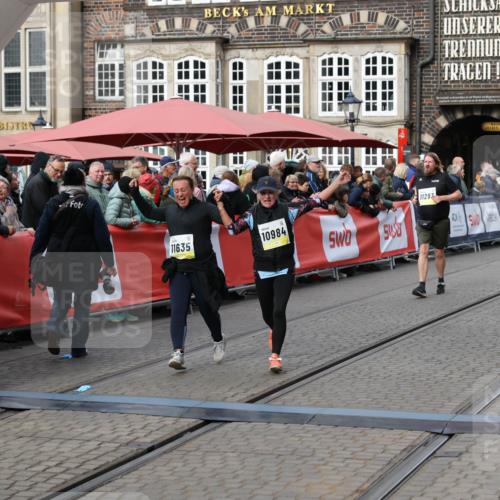 05.10.2025 - 20. swb-Marathon Bremen Yannick Fuchs http://msf.ph/oto/9254770 05.10.2025 11:15:16 Ziel 10647, 10984, 11107, 11293, 11635 meine-sportfotos.de