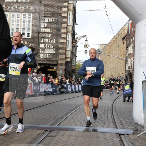 05.10.2025 - 20. swb-Marathon Bremen Yannick Fuchs http://msf.ph/oto/9254774 05.10.2025 10:54:58 Ziel 8326, 9282, 9295, 9436, 9560, 9591, 9754, 9776, 10024, 10232, 10233, 10487, 10609, 10770, 11163, 11276, 11373 meine-sportfotos.de