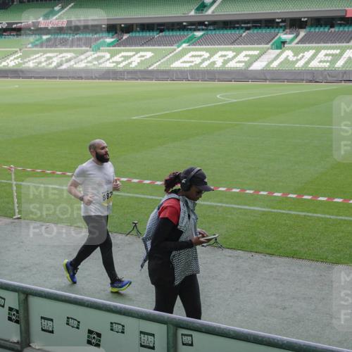05.10.2025 - 20. swb-Marathon Bremen Michael Burmester http://msf.ph/oto/9254775 05.10.2025 10:43:00 Laufen im Stadion 8225, 9185, 9212, 9276, 9288, 9410, 9476, 9481, 9493, 9526, 9557, 9664, 9675, 9680, 9726, 9731, 9732, 9734, 9736, 9760, 9784, 9806, 9822, 9823, 9826, 9848, 9861, 9867, 9912, 9945, 9972, 9999, 10074, 10146, 10245, 10315, 10316, 10365, 10366, 10396, 10412, 10415, 10417, 10433, 10463, 10596, 10684, 10849, 10860, 10861, 10962, 10969, 11030, 11073, 11083, 11112, 11126, 11157, 11161, 11170, 11172, 11215, 11240, 11242, 11285, 11331, 11404, 11536, 9519, 9648 meine-sportfotos.de