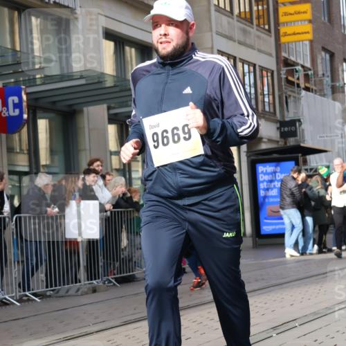 05.10.2025 - 20. swb-Marathon Bremen Strokosch-Dieckow http://msf.ph/oto/9254777 05.10.2025 10:56:43 Ziel 5172, 9231, 9314, 9451, 9489, 9577, 9669, 9797, 9937, 10069, 10105, 10293, 10397, 10545, 10867, 10917, 10924, 11138, 11168, 11202, 11274, 11434, 11435, 11566, 11596, 11686, 5172, 9231, 9314, 9451, 9489, 9577, 9669, 9797, 9937, 10069, 10105, 10293, 10397, 10545, 10867, 10917, 10924, 11138, 11168, 11202, 11274, 11434, 11435, 11566, 11596, 11686 meine-sportfotos.de