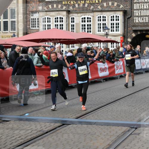 05.10.2025 - 20. swb-Marathon Bremen Yannick Fuchs http://msf.ph/oto/9254780 05.10.2025 11:15:16 Ziel 10647, 10984, 11107, 11293, 11635 meine-sportfotos.de