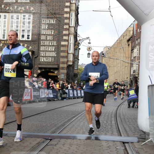 05.10.2025 - 20. swb-Marathon Bremen Yannick Fuchs http://msf.ph/oto/9254788 05.10.2025 10:54:58 Ziel 8326, 9282, 9295, 9436, 9560, 9591, 9754, 9776, 10024, 10232, 10233, 10487, 10609, 10770, 11163, 11276, 11373 meine-sportfotos.de