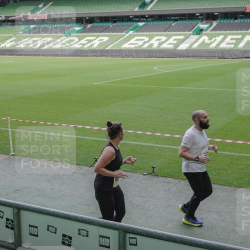 05.10.2025 - 20. swb-Marathon Bremen Michael Burmester http://msf.ph/oto/9254795 05.10.2025 10:43:01 Laufen im Stadion 8225, 9185, 9212, 9276, 9288, 9410, 9476, 9481, 9493, 9526, 9557, 9664, 9675, 9680, 9726, 9731, 9732, 9734, 9736, 9760, 9784, 9806, 9822, 9823, 9826, 9848, 9861, 9867, 9912, 9945, 9972, 9999, 10074, 10146, 10245, 10315, 10316, 10365, 10366, 10396, 10412, 10415, 10417, 10433, 10463, 10596, 10684, 10849, 10860, 10861, 10962, 10969, 11030, 11073, 11083, 11112, 11126, 11157, 11161, 11170, 11172, 11215, 11240, 11242, 11285, 11331, 11404, 11536, 9519, 9648 meine-sportfotos.de