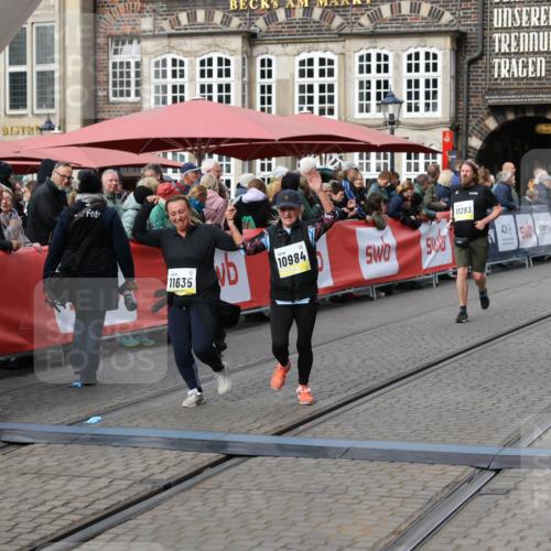 05.10.2025 - 20. swb-Marathon Bremen Yannick Fuchs http://msf.ph/oto/9254800 05.10.2025 11:15:16 Ziel 10647, 10984, 11107, 11293, 11635 meine-sportfotos.de