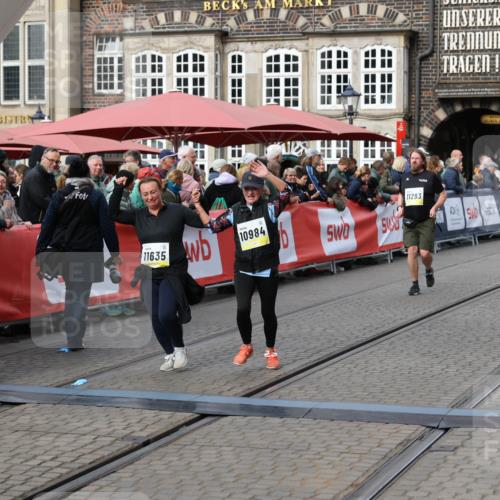 05.10.2025 - 20. swb-Marathon Bremen Yannick Fuchs http://msf.ph/oto/9254806 05.10.2025 11:15:16 Ziel 10647, 10984, 11107, 11293, 11635 meine-sportfotos.de