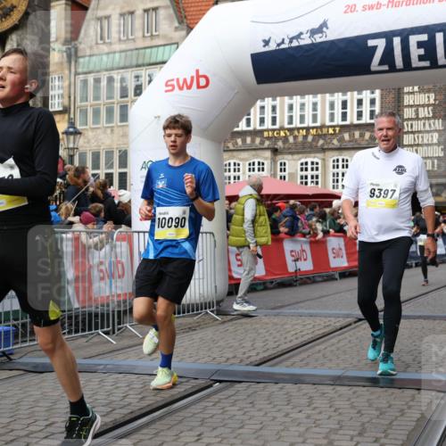 05.10.2025 - 20. swb-Marathon Bremen Yannick Fuchs http://msf.ph/oto/9254807 05.10.2025 10:46:08 Ziel 9397, 9500, 9876, 10090, 10688, 10773, 11074, 11513, 11617 meine-sportfotos.de