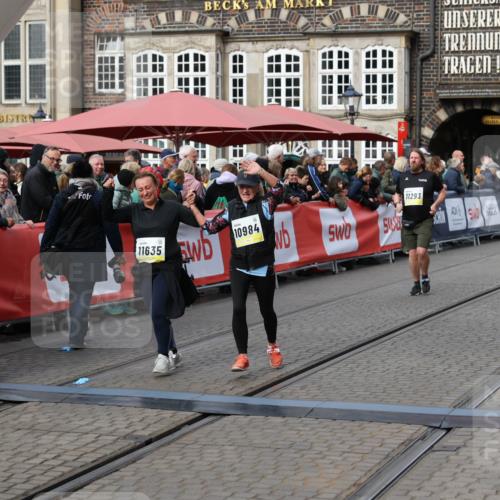 05.10.2025 - 20. swb-Marathon Bremen Yannick Fuchs http://msf.ph/oto/9254817 05.10.2025 11:15:16 Ziel 10647, 10984, 11107, 11293, 11635 meine-sportfotos.de