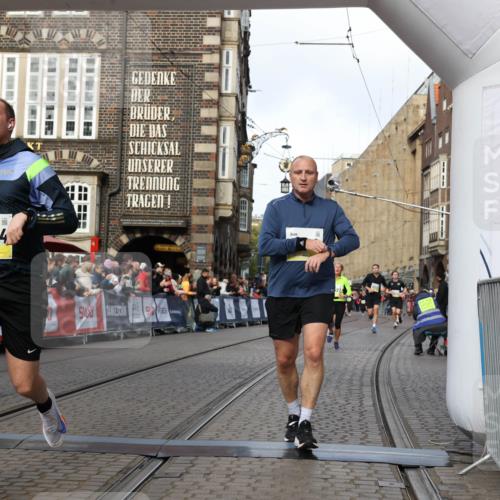 05.10.2025 - 20. swb-Marathon Bremen Yannick Fuchs http://msf.ph/oto/9254822 05.10.2025 10:54:58 Ziel 8326, 9282, 9295, 9436, 9560, 9591, 9754, 9776, 10024, 10232, 10233, 10487, 10609, 10770, 11163, 11276, 11373 meine-sportfotos.de