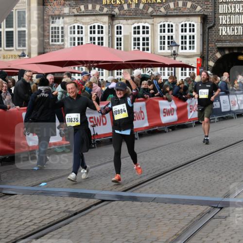 05.10.2025 - 20. swb-Marathon Bremen Yannick Fuchs http://msf.ph/oto/9254824 05.10.2025 11:15:16 Ziel 10647, 10984, 11107, 11293, 11635 meine-sportfotos.de