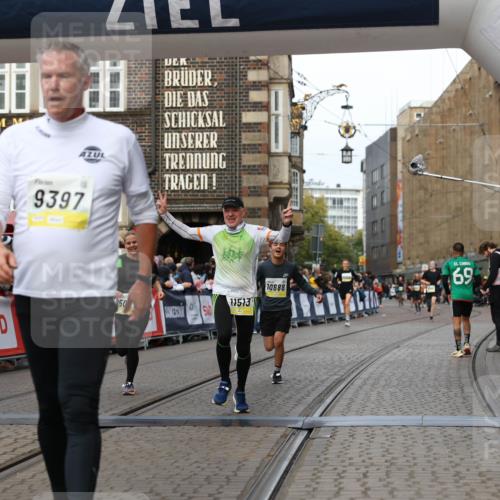 05.10.2025 - 20. swb-Marathon Bremen Yannick Fuchs http://msf.ph/oto/9254827 05.10.2025 10:46:09 Ziel 9397, 9500, 9876, 10090, 10688, 11074, 11513, 11617 meine-sportfotos.de