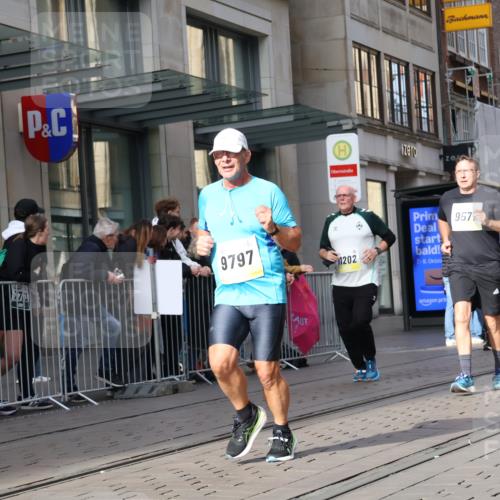 05.10.2025 - 20. swb-Marathon Bremen Strokosch-Dieckow http://msf.ph/oto/9254831 05.10.2025 10:56:45 Ziel 5172, 9231, 9314, 9451, 9489, 9577, 9669, 9797, 9937, 9947, 10069, 10105, 10293, 10397, 10545, 10657, 10867, 10917, 10924, 11015, 11138, 11168, 11202, 11274, 11434, 11435, 11566, 11596, 11686, 5172, 9231, 9314, 9451, 9489, 9577, 9669, 9797, 9937, 9947, 10069, 10105, 10293, 10397, 10545, 10657, 10867, 10917, 10924, 11015, 11138, 11168, 11202, 11274, 11434, 11435, 11566, 11596, 11686 meine-sportfotos.de
