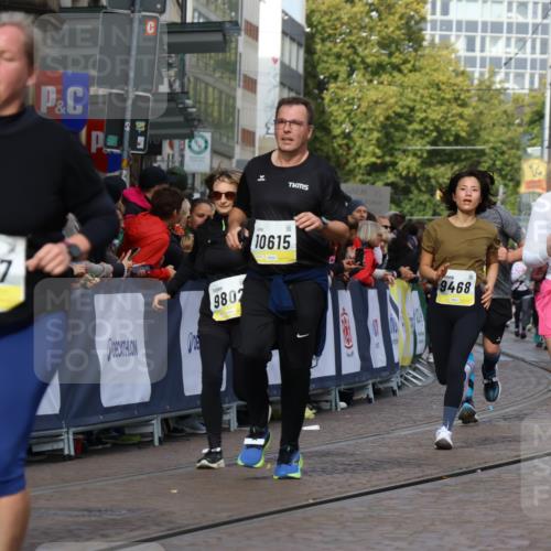 05.10.2025 - 20. swb-Marathon Bremen Strokosch-Dieckow http://msf.ph/oto/9254833 05.10.2025 11:02:27 Ziel 9468, 9647, 9707, 9802, 9839, 10033, 10093, 10595, 10598, 10615, 10982, 10983, 11110, 11160, 11537, 11538, 11711 meine-sportfotos.de