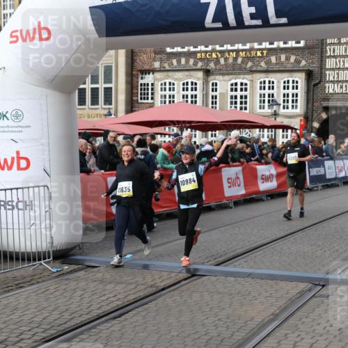 05.10.2025 - 20. swb-Marathon Bremen Yannick Fuchs http://msf.ph/oto/9254839 05.10.2025 11:15:17 Ziel 10647, 10984, 11107, 11293, 11635 meine-sportfotos.de