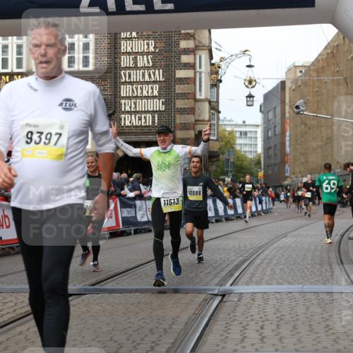 05.10.2025 - 20. swb-Marathon Bremen Yannick Fuchs http://msf.ph/oto/9254843 05.10.2025 10:46:09 Ziel 9397, 9500, 9876, 10090, 10688, 11074, 11513, 11617 meine-sportfotos.de