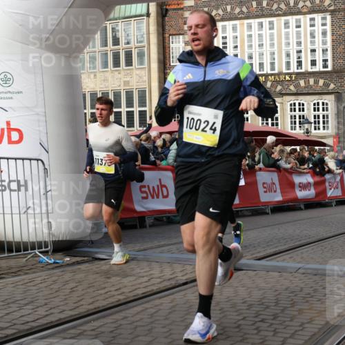 05.10.2025 - 20. swb-Marathon Bremen Yannick Fuchs http://msf.ph/oto/9254850 05.10.2025 10:54:59 Ziel 8326, 9436, 9560, 9754, 9776, 10024, 10232, 10233, 10487, 10609, 10770, 11163, 11276, 11373 meine-sportfotos.de