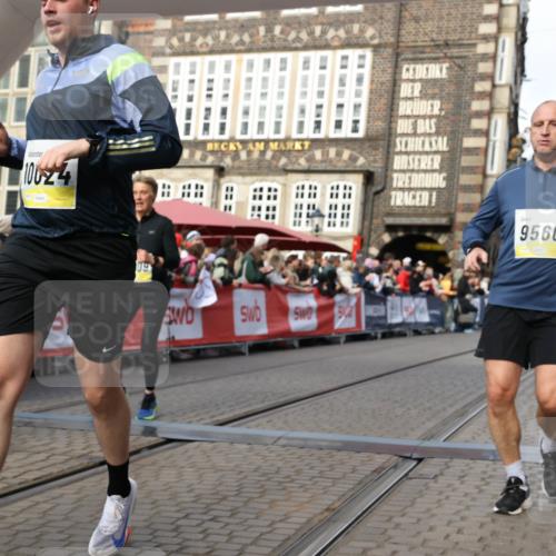 05.10.2025 - 20. swb-Marathon Bremen Yannick Fuchs http://msf.ph/oto/9254864 05.10.2025 10:54:59 Ziel 8326, 9436, 9560, 9754, 9776, 10024, 10232, 10233, 10487, 10609, 10770, 11163, 11276, 11373 meine-sportfotos.de