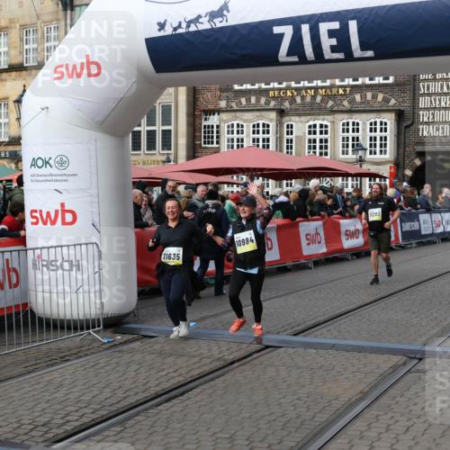 05.10.2025 - 20. swb-Marathon Bremen Yannick Fuchs http://msf.ph/oto/9254872 05.10.2025 11:15:17 Ziel 10647, 10984, 11107, 11293, 11635 meine-sportfotos.de
