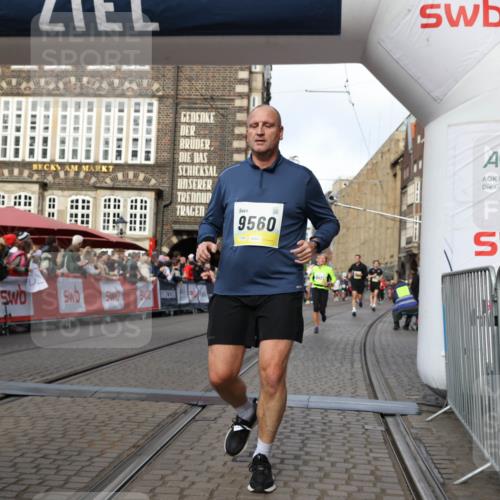 05.10.2025 - 20. swb-Marathon Bremen Yannick Fuchs http://msf.ph/oto/9254877 05.10.2025 10:54:59 Ziel 8326, 9436, 9560, 9754, 9776, 10024, 10232, 10233, 10487, 10609, 10770, 11163, 11276, 11373 meine-sportfotos.de